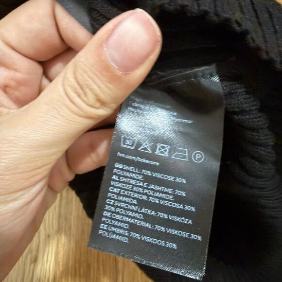 H&M Size Medium Black Rib Knit Sweater flare long sleeves sweetheart neck NWT - Picture 9 of 10